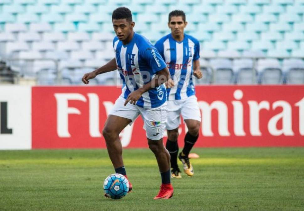 La selección de Honduras, que empató a cero en la ida en San Pedro Sula, completó el largo vuelo desde Los Ángeles y comenzó a trabajar sin demora en Sydney, donde fue recibida de forma muy animosa por grupo de personas que viven en Australia.