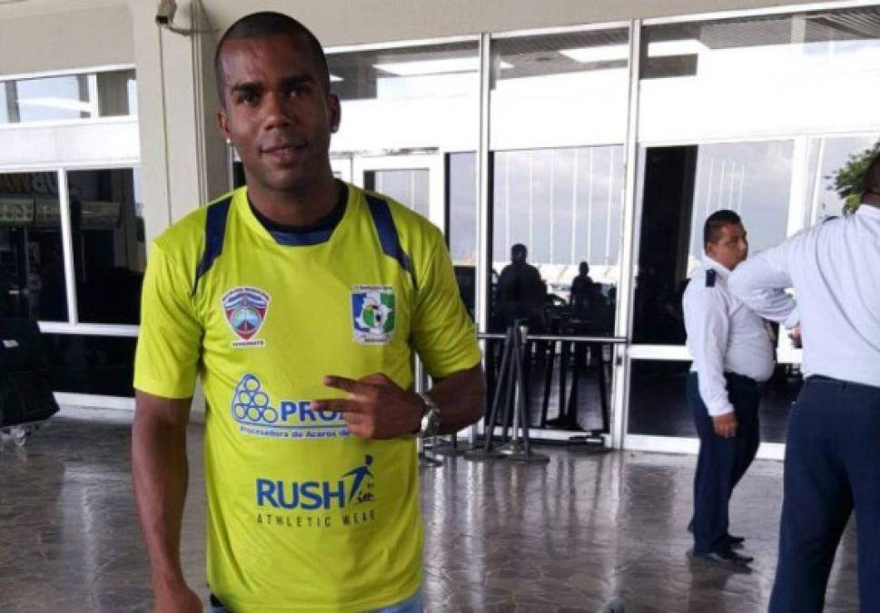 Jackson de Oliveira Alcántara: El delantero brasileño llegará a Honduras a realizar una prueba al Platense.