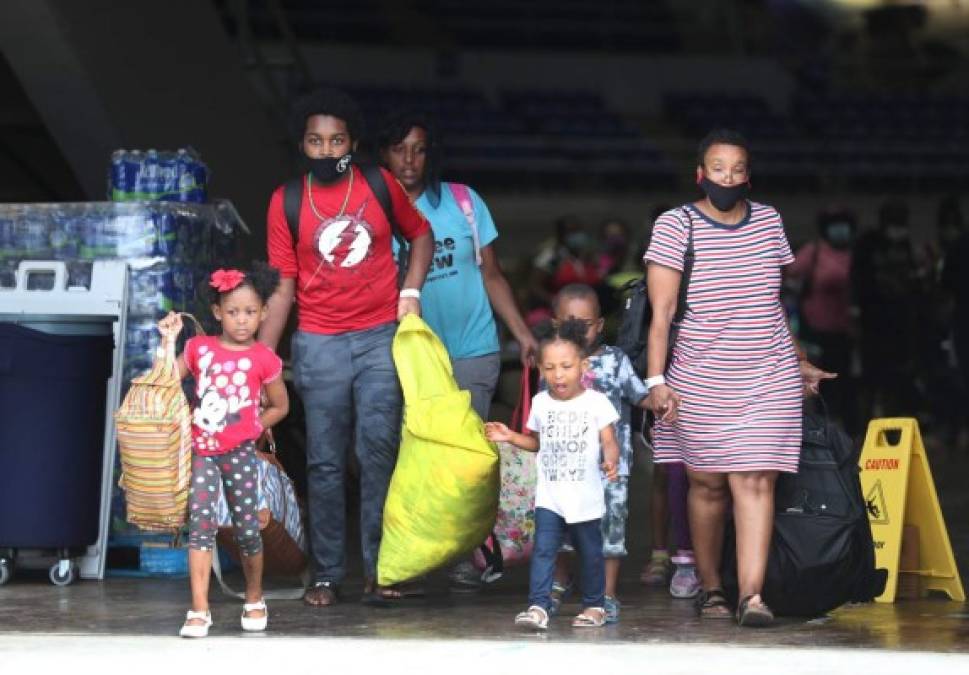 En Texas, se habilitaron varios refugios de emergencia, con medidas para evitar la propagación del coronavirus.