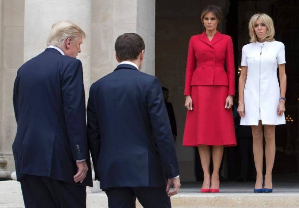 Esta mañana, el presidente Macron recibió a su homólogo estadounidense y a su esposa con honores militares en el Eliseo.