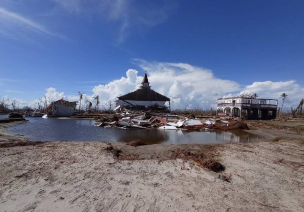 El agua 'donde no había', referida por Rodríguez, efectivamente es el mar, que dividió a Haulover en dos, de acuerdo con imágenes divulgadas por el Fondo de las Naciones Unidas para la Infancia (Unicef).