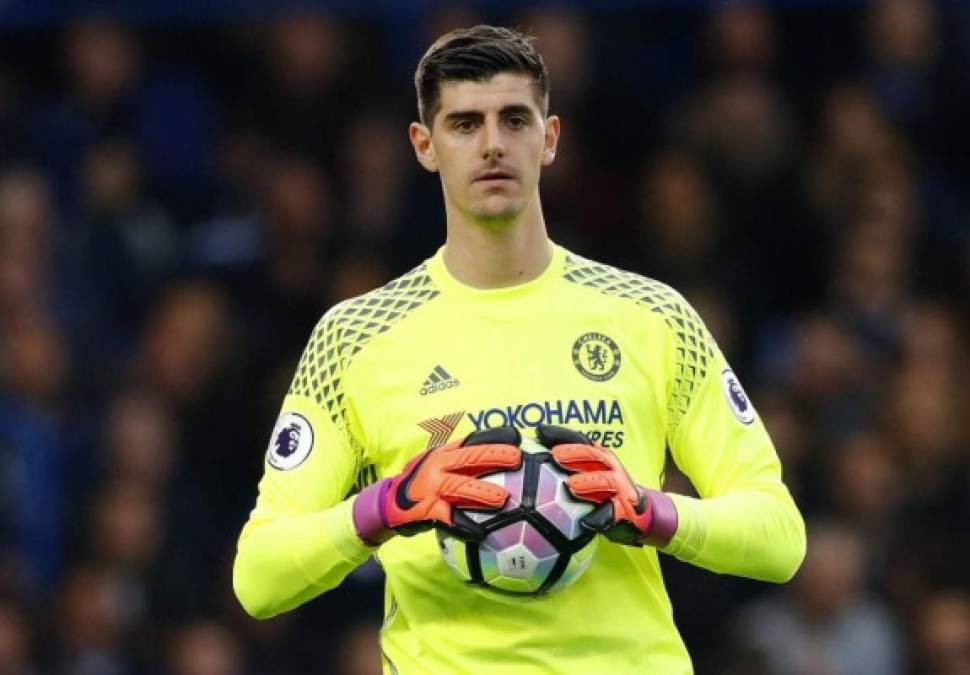 Thibaut Courtois se ha convertido en la primera opción para la portería del PSG. El belga termina contrato el año que viene y la ausencia del Chelsea en la próxima edición de la Champions League puede provocar su salida, según Mirror.