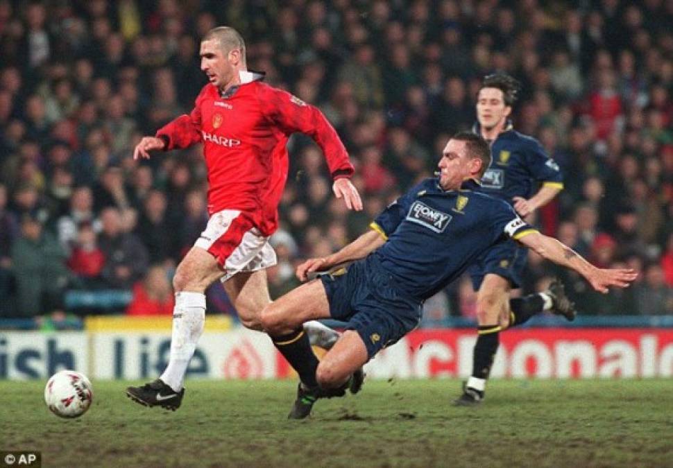 Vinnie Jones también jugó en el Leeds United, Sheffield United y Chelsea, equipos en los que hizo de las suyas. Jugó con la selección de Gales e incluso fue capitán.