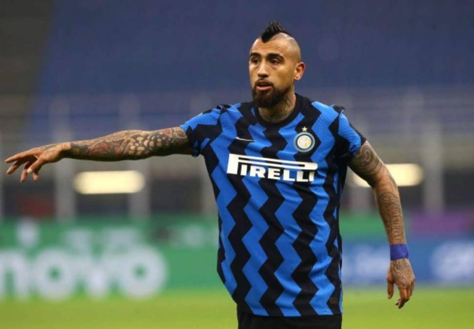 El centrocampista chileno Arturo Vidal no entra en los planes para el entrenador del Inter de Milán, Simone Inzaghi, y en Argentina el Boca Juniors sería uno de los posibles destinos, ya que el cuadro xeneize busca refuerzos de jugadores veteranos en Europa con el objetivo de conseguir la ansiada Libertadores y volver a reinar en el fútbol argentino. <br/><br/>Juan Román Riquelme, vicepresidente del Xeneize, sería el encargado de conducir las negociaciones hacia un acuerdo por el cuadro bonaerense.