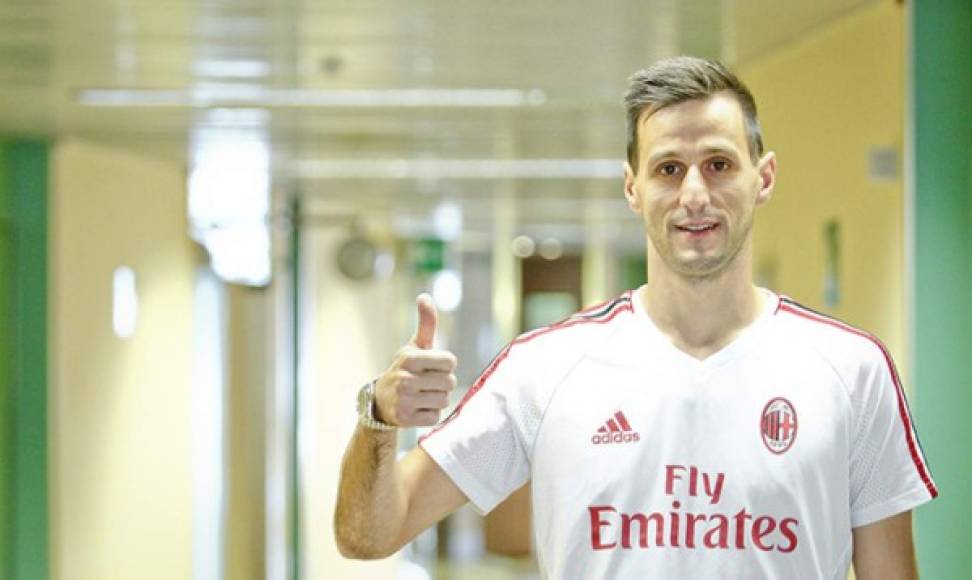 Oficial: El croata Nikola Kalinić ha sido presentado como NUEVO jugador del AC Milán. Llega procedente de la Fiorentina en calidad de cedido con compra obligatoria de 25M€.