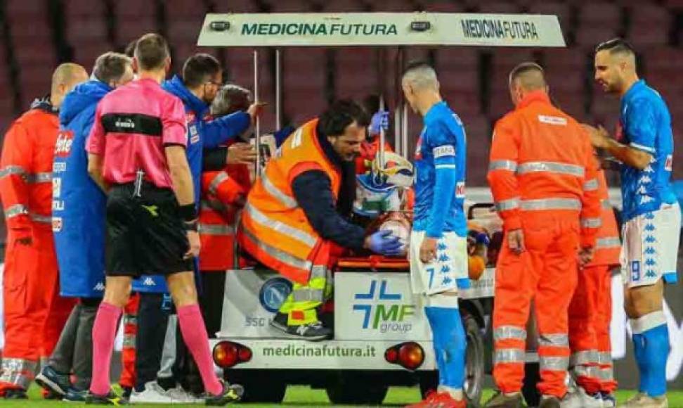 Momento en que trasladaban a Ospina a la ambulancia para llevarlo al hospital.