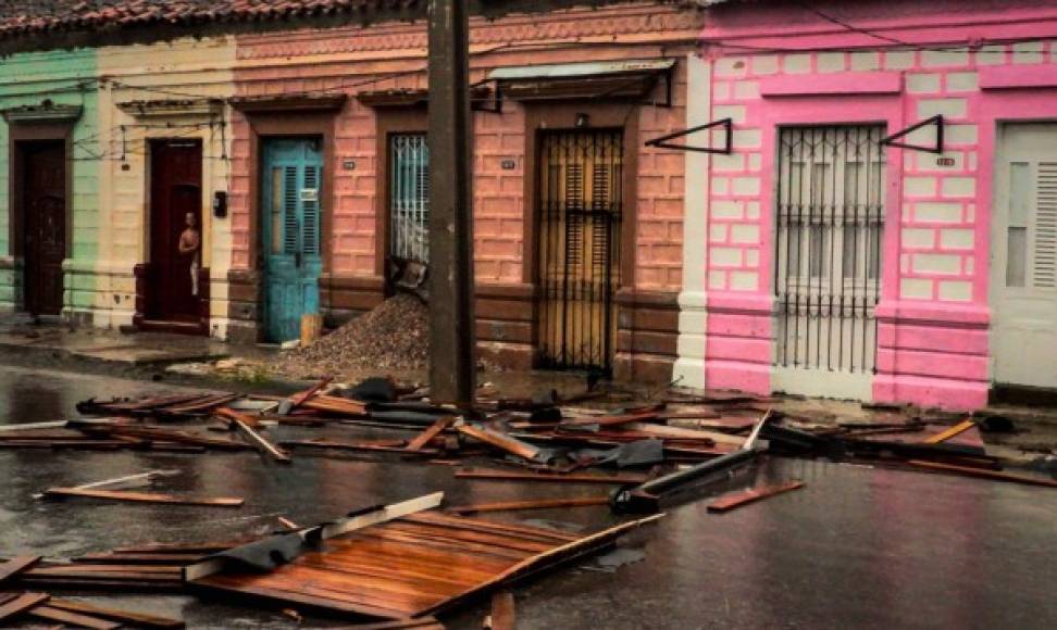 Se espera que Irma gire hacia el noroeste a final del día.