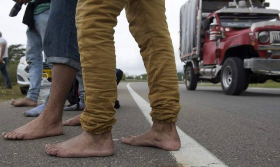 Los migrantes venezolanos recorren cientos de kilómetros desde la frontera de Venezuela hasta la ciudad de Cucúta, Colombia, a pie o pidiendo aventón.