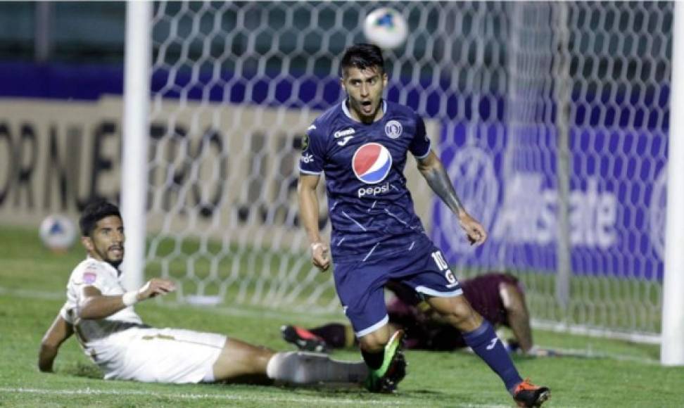 Matías Galvaliz corre a celebrar su gol que significó el descuento del Motagua.