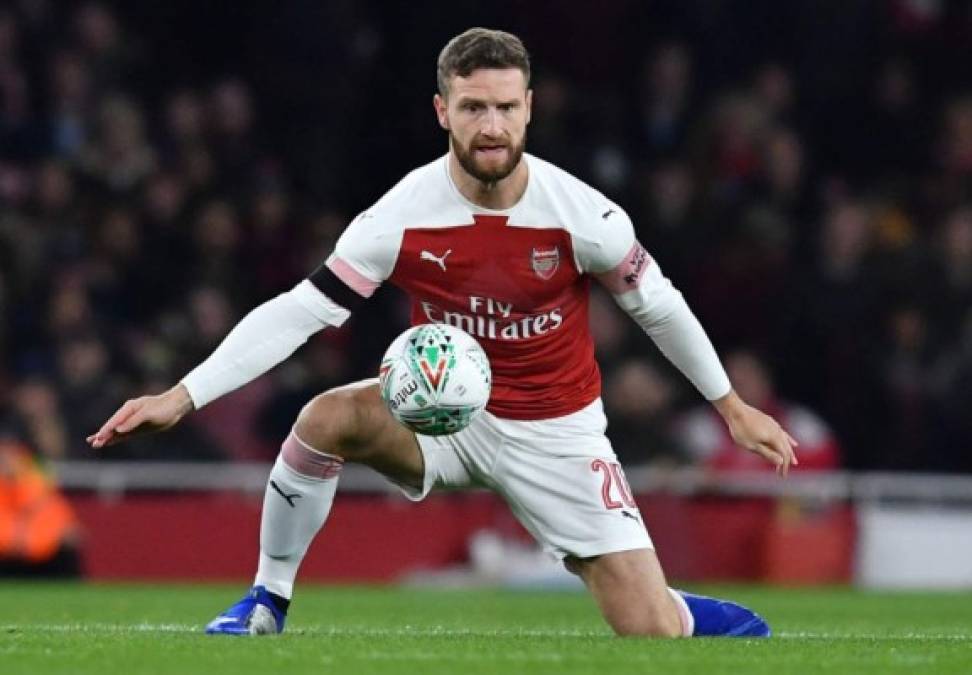 Mustafi: El experimentado defensor dejaría al Arsenal y se menciona que podría llegar a la Roma de Italia. No ha jugado ningún minuto en este inicio de la Premier y la llegada de David Luiz le ha desplazado.