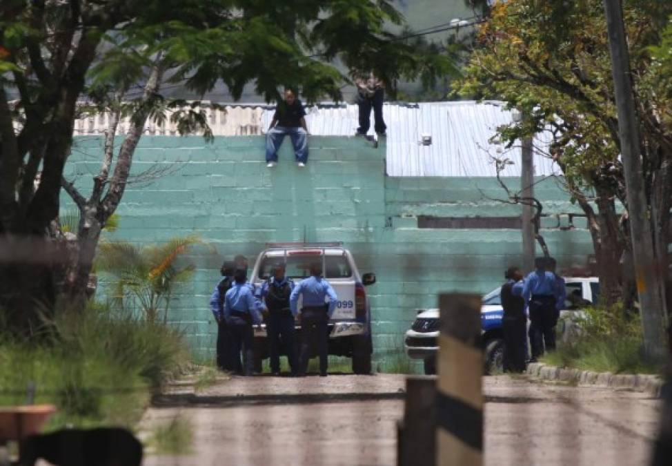 La policía y las internas vigilaban a las nuevas inquilinas de Cefas.