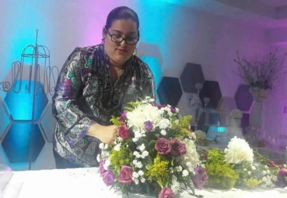 Ella es una gran madre y emprendedora Waldina Lizette López de Amaya con su empresa 'Deco Eventos HN' donde a mostrado sus habilidades, destrezas y excelencia, que es un don que Dios asignó a su vida y es por eso que nomino a esta gran mujer como Madre emprendedora.