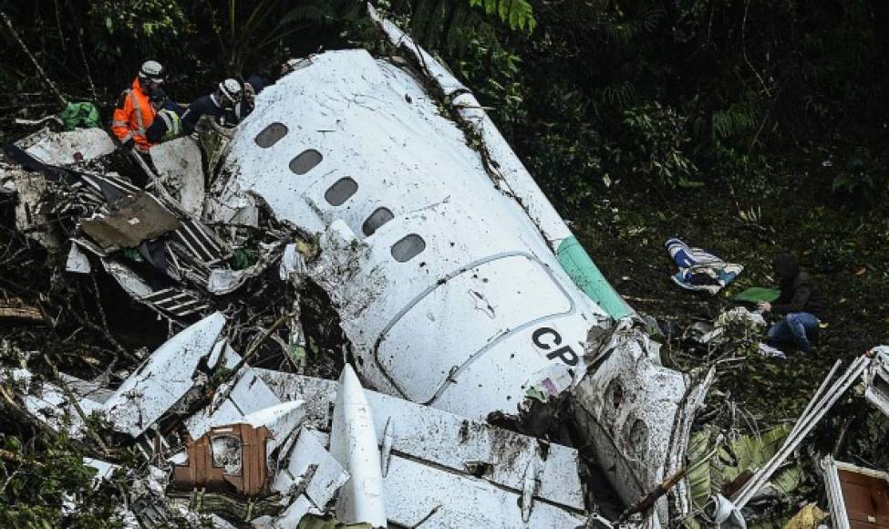 De las 77 personas que iban a bordo de la aeronave siniestrada, 71 perecieron. Entre los seis sobrevivientes hay tres deportistas de club.