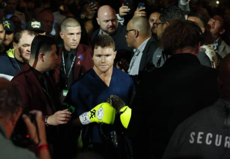 'Canelo' Álvarez al momento de llegar a la pelea, minutos antes de subir al ring.