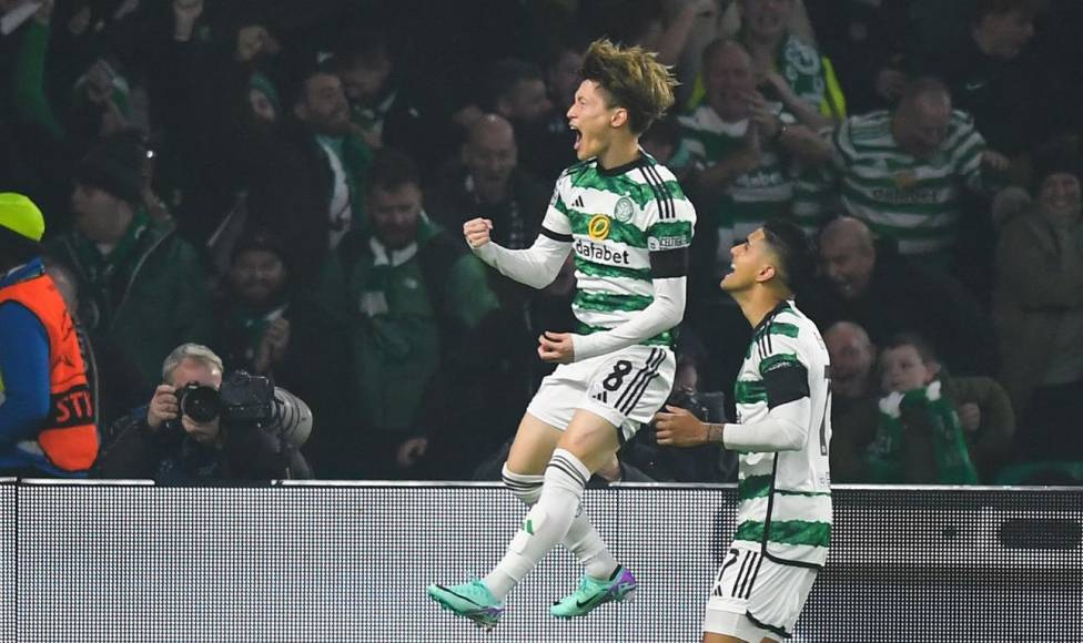 Celtic se puso en ventaja apenas a los cuatro minutos gracias a gol del japonés Kyōgo Furuhashi. Luis Palma lo acompañó en el festejo. 