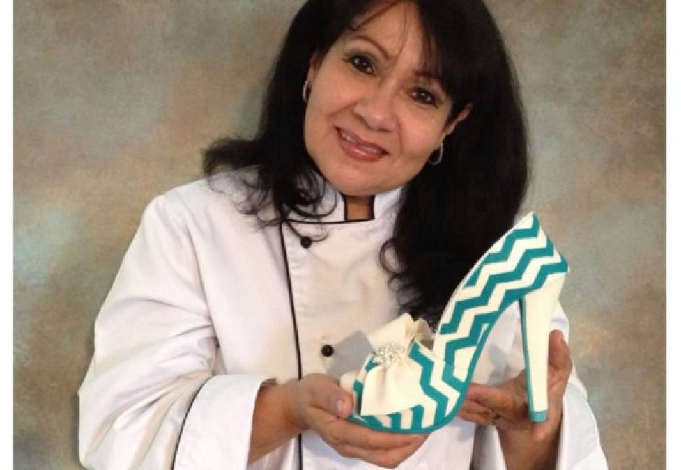 Iris García de Rezoagli es llamada 'La Reina de los zapatos de azúcar de Nueva York', por su talento ha logrado ganar competencias internacionales y sus trabajos han sido publicados por las revistas de repostería mas prestigiosas del mundo, tales como: Cake Central, la revista Ices y American Cake Decorating.<br/><br/>Iris es Chef de profesión, profesión que solo es la validación de un talento nato que comenzó a desarrollar en su amada Comayagua.<br/>Actualmente reside en Nueva York donde sus creaciones artísticas son altamente cotizadas por su originalidad y belleza, y por supuesto que los zapatos de azúcar que produce le han valido ser llamada 'La reina de los zapatos de azúcar de Nueva York' <br/><br/>Fuente: Honduras is great.