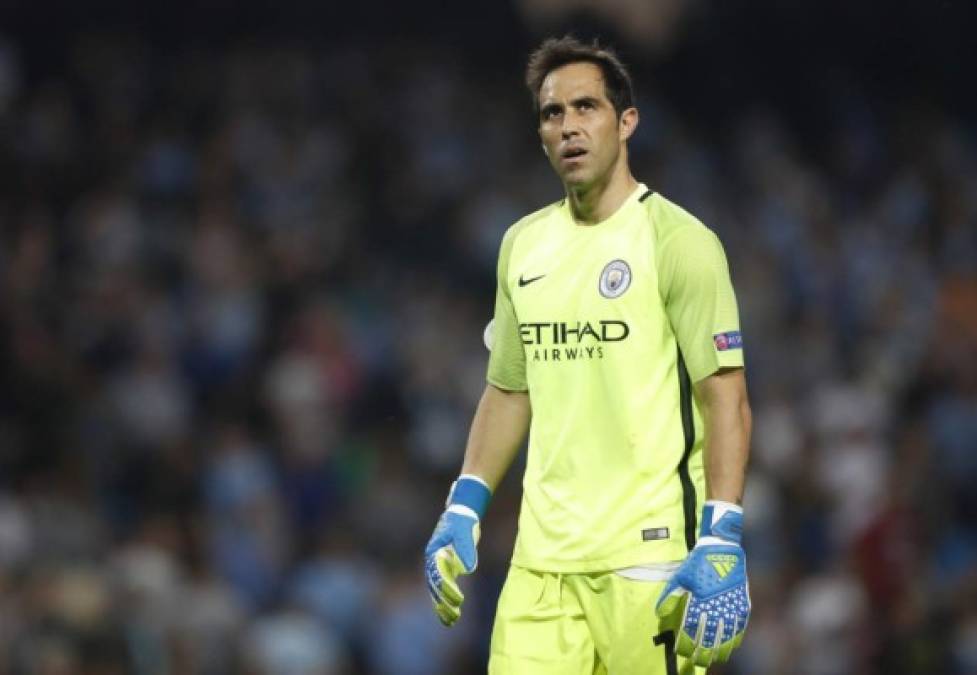 Claudio Bravo: El portero del Manchester City ha asegurado que quiere seguir en el M. City por lo que no anda buscando irse a otro sitio porque no juegue. El chileno tiene contrato hasta 2020 y aunque ha perdido la confianza de Guardiola .