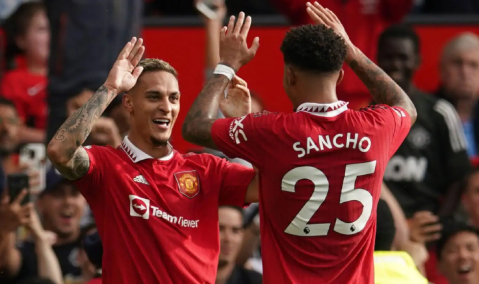 Según el Standard, el Manchester United preparó un plan de venta en Arabia Saudita para Antony y Sancho que costaron una millonada. 
