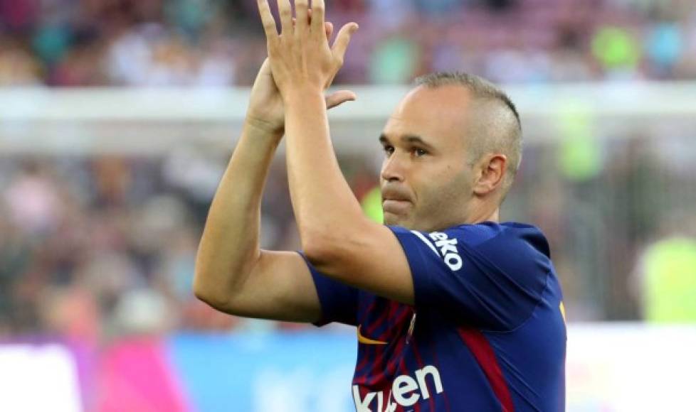 El mediocampista Andrés Iniesta ha señalado que medita en irse del FC Barcelona. En una entrevista con El País,ha reconocido que no tiene claro su continuidad. 'No he renovado todavía. He experimentado muchas sensaciones que desconocía. Digamos que me planteo el futuro cuando antes no lo hacía', dijo.