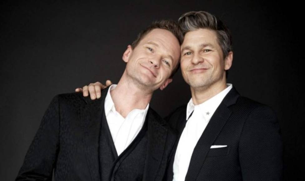 Neil Patrick Harris<br/><br/>Tras nueve años de relación, el actor Neil Patrick Harris y su esposo, el chef David Burtka, tomaron la decisión de convertirse en padres. <br/>