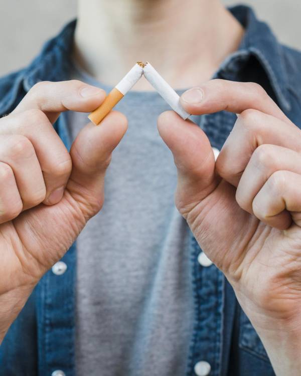 Sépalo. Un método para acostumbrar su cuerpo poco a poco es fumar menos cigarrillos cada día hasta dejar de hacerlo por completo.