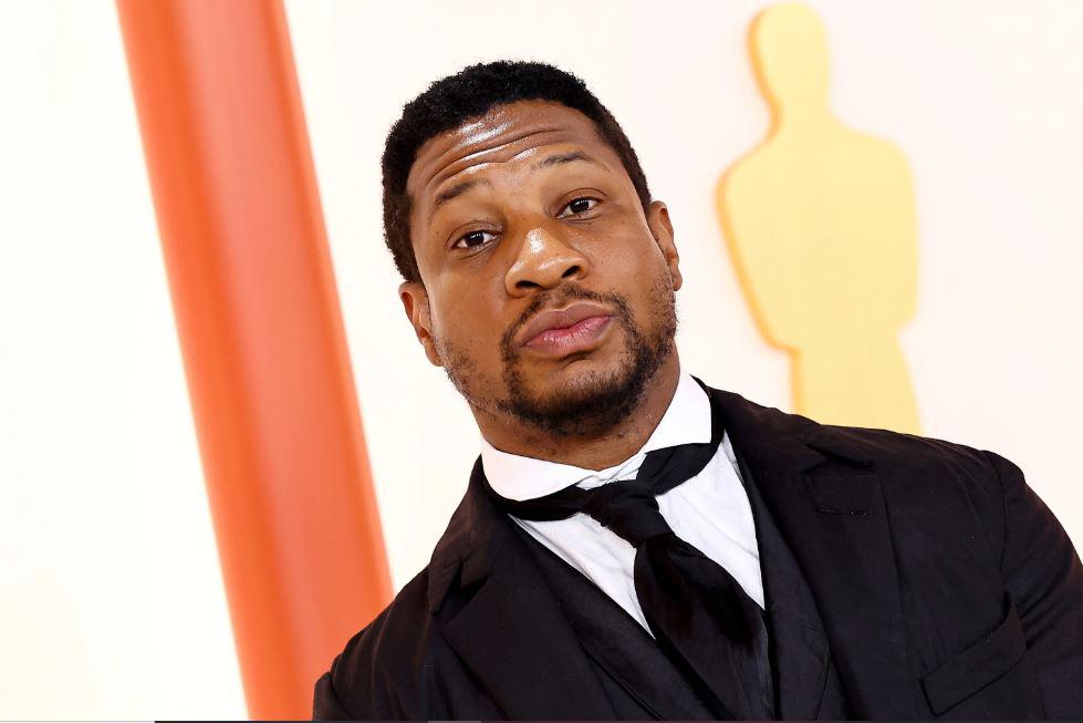 El actor Jonathan Majors comparece por caso de violencia doméstica