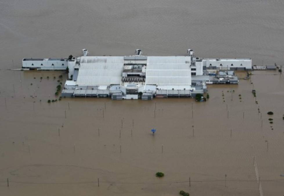 Nuevamente inundado se encuentra el aeropuerto internacional Ramón Villeda Morales de San Pedro Sula debido a las fuertes lluvias que dejó Iota.