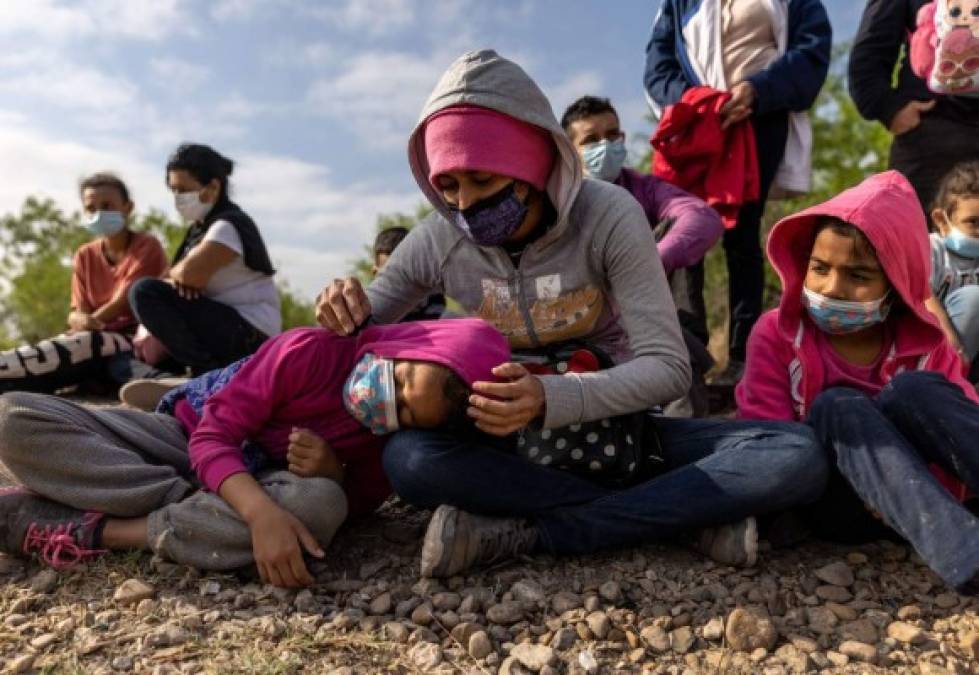 Los republicanos lo acusan de abrir las puertas del país a los cruces ilegales y de provocar una 'crisis' en la frontera entre Estados Unidos y México.