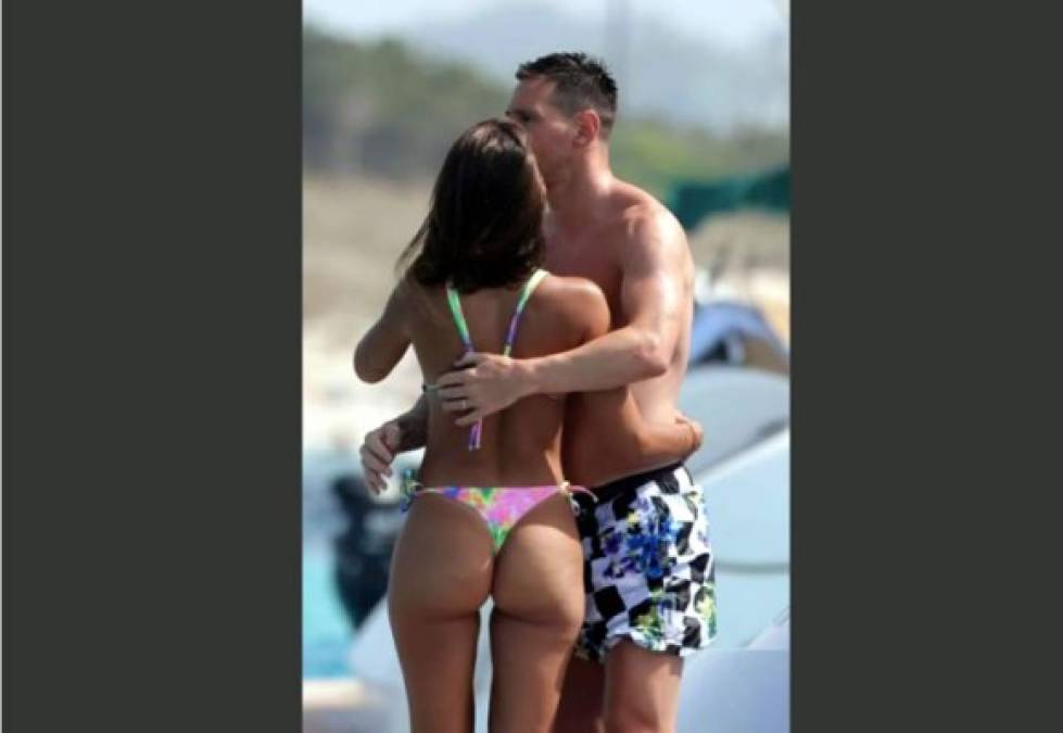 Antonela Roccuzzo acaparó los flash de los paparazzis en Ibiza.<br/><br/>Foto cortesía Mundo Deportivo