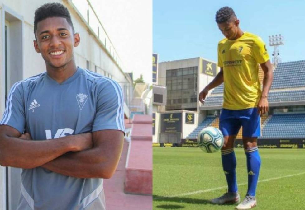 El delantero hondureño Antony 'Choco' Lozano fue presentado este jueves como nuevo jugador del Cádiz de la segunda división de España. El catracho fue presentado junto a exmadridista y acá te dejamos las imágenes curiosas de su presentación. Fotos Cádizcf.com