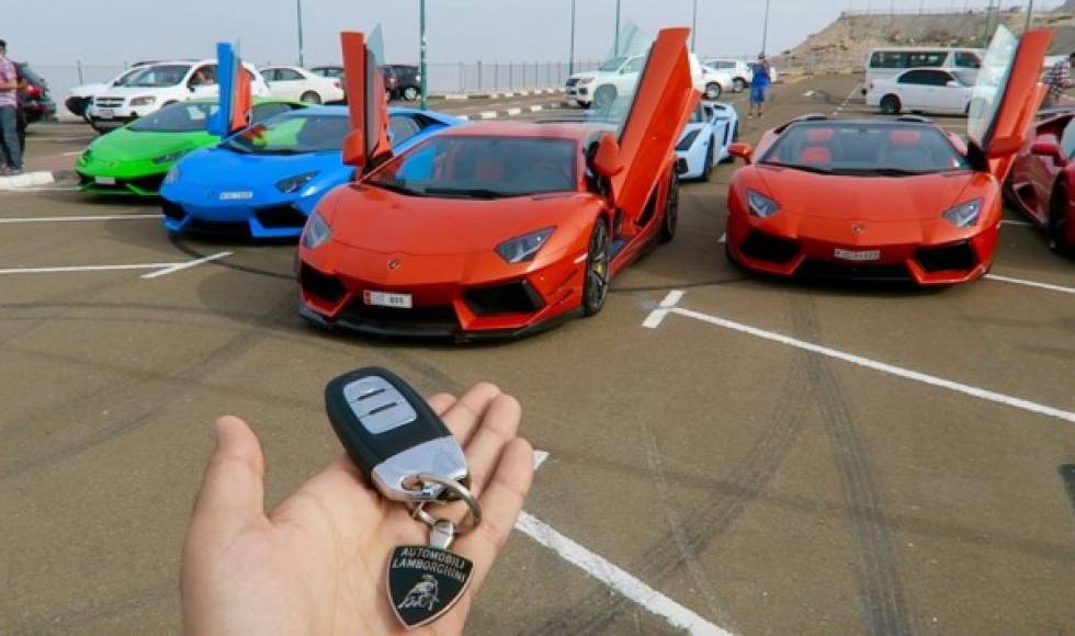 Las carreras en Lamborghini entre amigos son comunes en uno de los emiratos más poderosos.