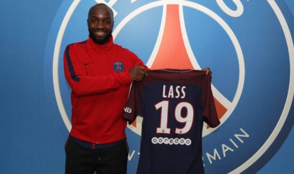 El internacional francés Lassana Diarra, de 32 años y exjugador del Real Madrid, fue anunciado como nuevo refuerzo para el centro del campo del París Saint-Germain (PSG), con el que firmó un contrato por un año y medio.