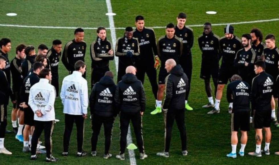 Pese a la epidemia del coronavirus, el tema de salidas en el Real Madrid no pasa desapercibido y este día la prensa española ha revelado la lista de los futbolistas que se irán del cuadro madrididta para la próxima campaña.