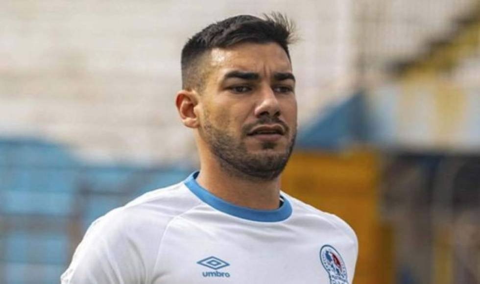 José Cañete: El defensor paraguayo se queda una temporada más en el Olimpia luego de que en el Clausura 2020 no pudo tener los minutos deseados.
