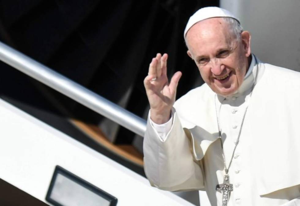 La llegada del Papa Francisco a Bogotá esta prevista para la tarde del miércoles 6 de septiembre, en la Nunciatura Apostólica estará esperándolo Carmenza Morales, quien lo recibirá con un plato de verduras frescas y jugos naturales.<br/>