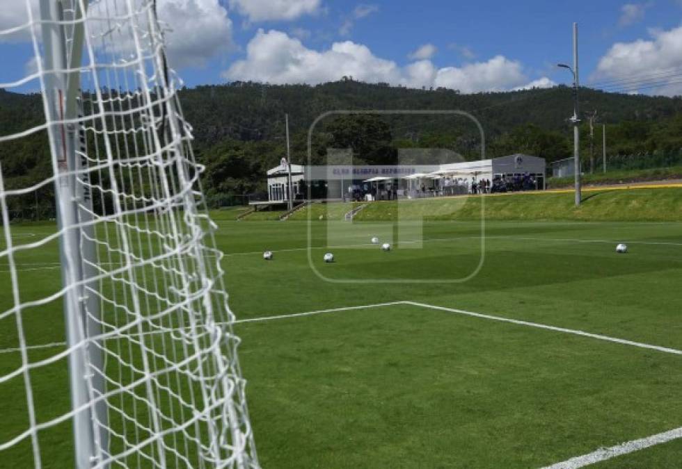 Las canchas de la sede fueron construidas por una empresa de Costa Rica que le instaló un sistema de drenaje de última tecnología.