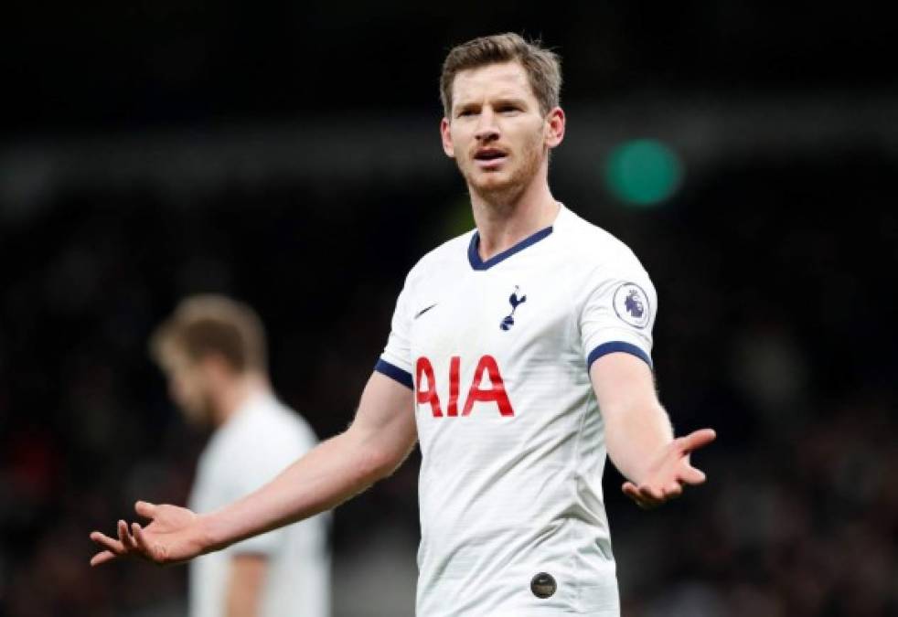 Jan Vertonghen está cada vez más cerca de salir del Tottenham. El futbolista belga no ha renovado su contrato con los 'Spurs' y el Ajax se encuentra muy atento a su situación. La lesión de Daley Blind obliga al equipo holandés a incorporar a un zaguero.