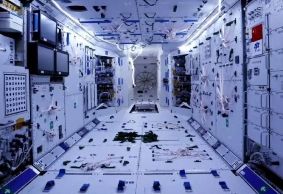 China lanzó hoy con éxito al espacio la nave Shenzhou-12 con tres astronautas a bordo que llegaron a la moderna y nueva estación espacial Tiangong.