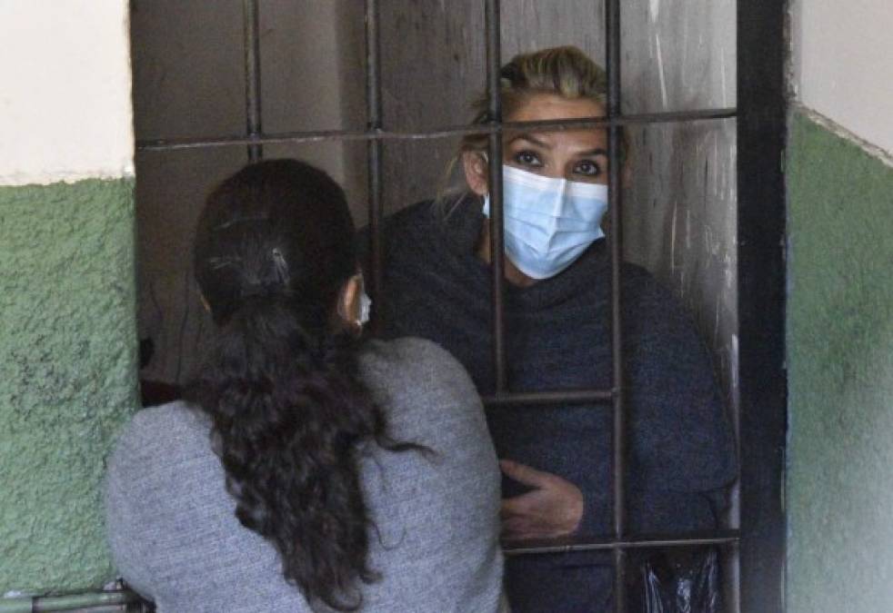 La Justicia boliviana dictó el domingo detención preventiva para Áñez por cuatro meses en La Paz, al igual que para sus exministros Álvaro Coímbra y Rodrigo Guzmán.<br/>
