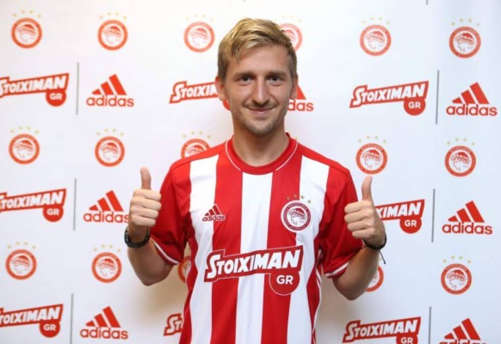 El medio ofensivo Marko Marin jugará en la liga griega. El internacional alemán de 27 años y exjugador del Sevilla firma con el Olympiakos hasta 2019. El Chelsea, equipo al que pertenecía Marin, ha recibido unos 3 millones de euros por el futbolista, quien jugó la temporada pasada cedido en el Trabzonspor.