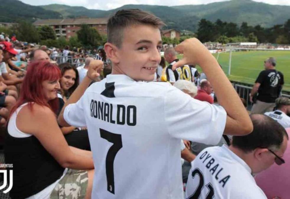 Niños de todas las edades se encuentran entusiasmados por la llegada de CR7 a la Juventus.