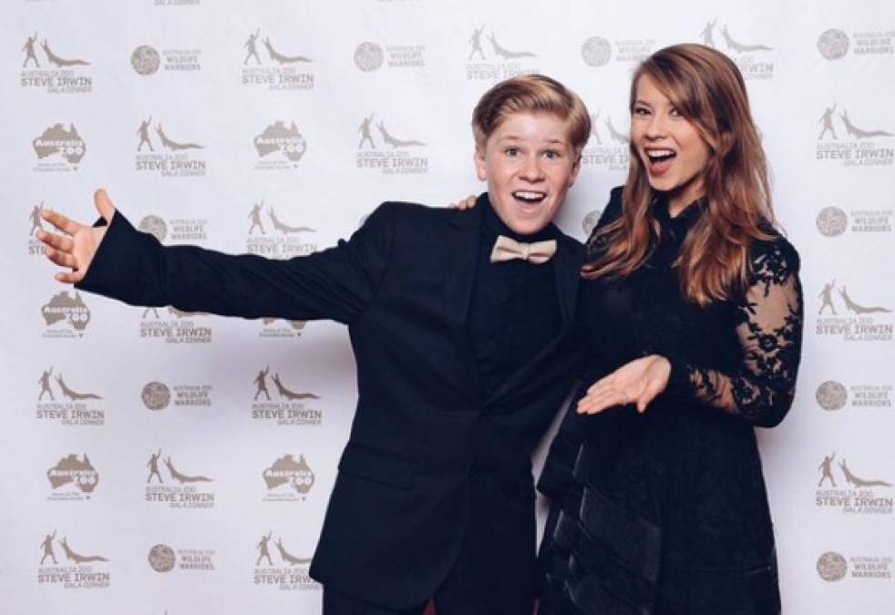 Bindi y su hermano Robert. Ambos estaban pequeños cuando su padre el famoso cazador de cocodrilos murió. Por ser la mayor, Bindi apareció regularmente en las demostraciones de la televisión de su padre, incluyendo los diarios del cazador del cocodrilo y también apareció en la película 2002 los Wiggles: Wiggly Safari. Ella es de ascendencia inglesa e irlandesa.