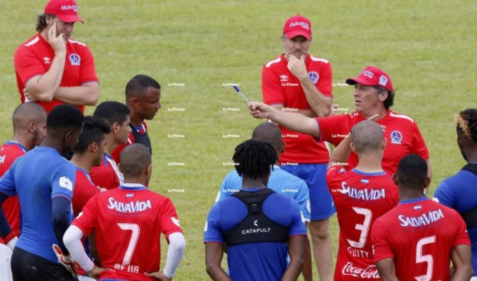 El Olimpia se estrena hoy jueves en la Copa Premier Centroamericana con el debut oficial del entrenador argentino Pedro Troglio. El estratega ha revelado en Deportes TVC el 11 titular que usará en su estreno con el cuadro olimpista.