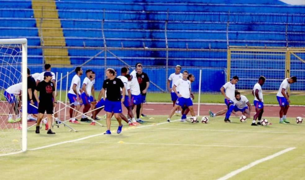 El Olimpia se entrenó la noche de este miércoles en el estadio Olímpico para enfrentar al Saprissa.