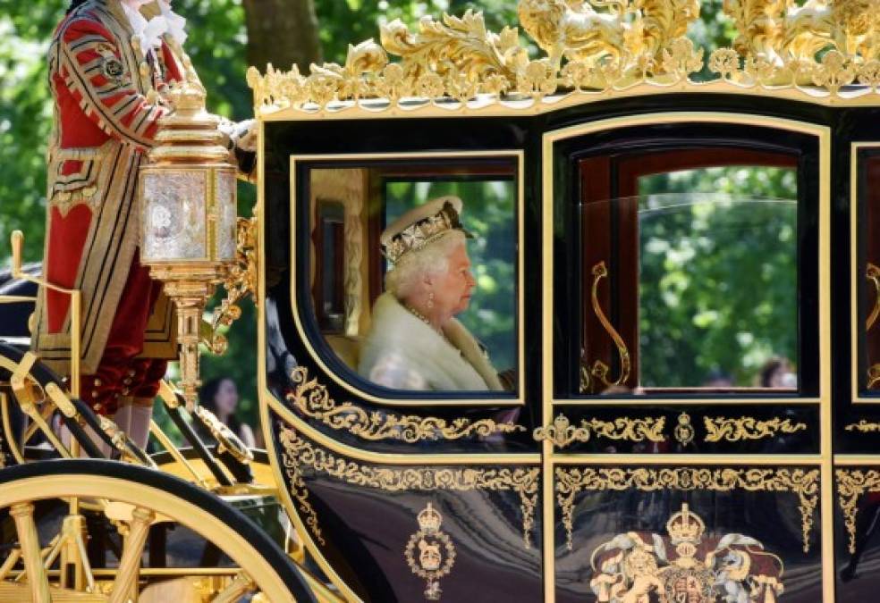 En 2020 Nostradamus predice que Inglaterra tedrá nuevo rey, aunque la profecía no aclara si la Reina Isabel II morirá o pasará su mandato real a su sucesor quien sería el príncipe Carlos pero todo apunta el príncipe William <br/>asumiría como Rey. <br/>