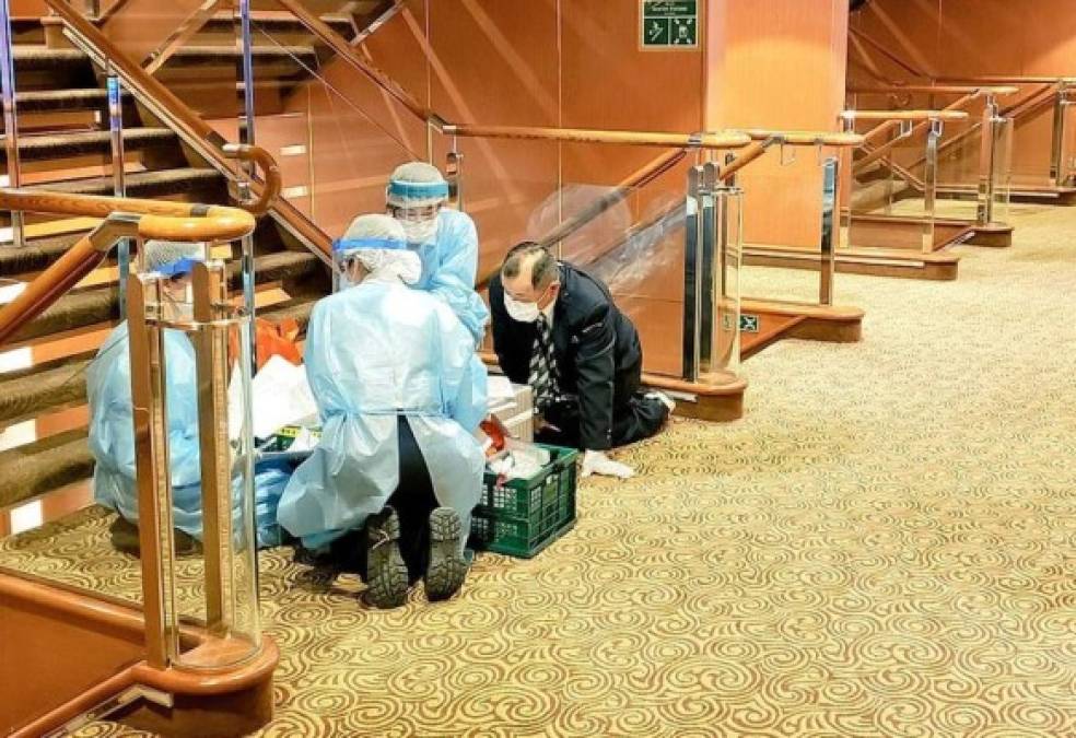 Japón impuso una cuarentena a un crucero con 3,711 personas a bordo y comenzó a realizar exámenes entre los pasajeros por el nuevo coronavirus, después de que un viajero que desembarcó en Hong Kong diera positivo por la neumonía viral.