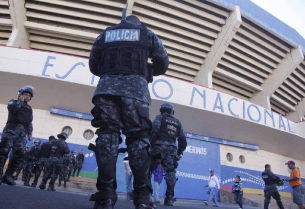 Tras la tragedia del pasado sábado en el clásico capitalino que dejó como consecuencia la muerte de 4 personas y 11 aficionados heridos, se ha comenzado a trabajar en las medidas que se implementarán en los estadios de Honduras para erradicar la violencia.