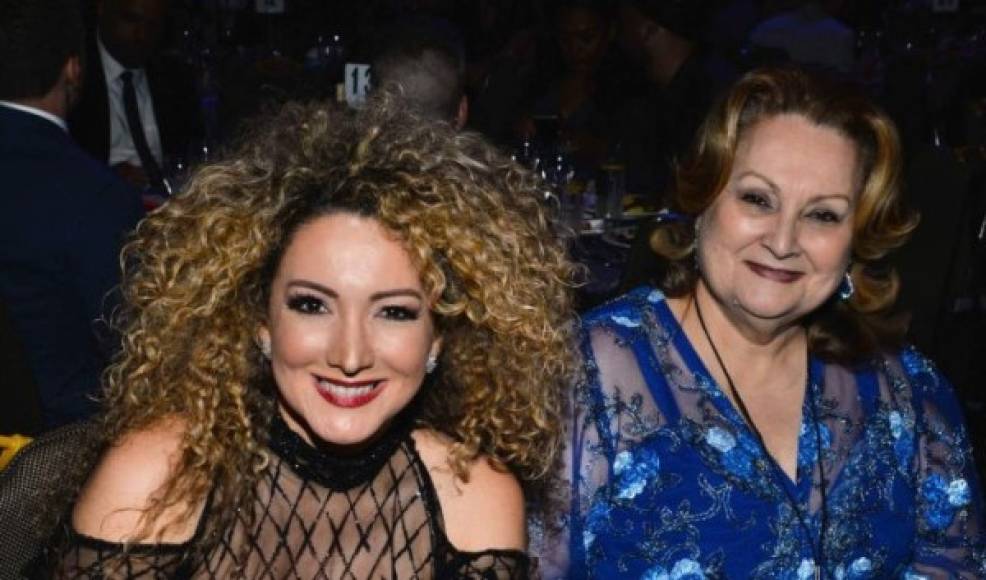 La cantautora panameña Erika Ender, quien coescribió “Despacito” con Fonsi, reveló que su mamá le enseñó el camino hacia la excelencia al preguntarle '¿Te lo mereces?' cada vez que le pedía algo.<br/>'Ella era la primera en celebrar cuando lograba algo extraordinario, pero cuando le decía por ejemplo mamá saqué un 10, me respondía 'muy bien, ese es tu trabajo'. Me molestaba, pero ahora agradezco que me enseñó a preguntarme si estaba haciendo las cosas lo mejor que puedo y a ser exigente conmigo misma”, reflexionó.