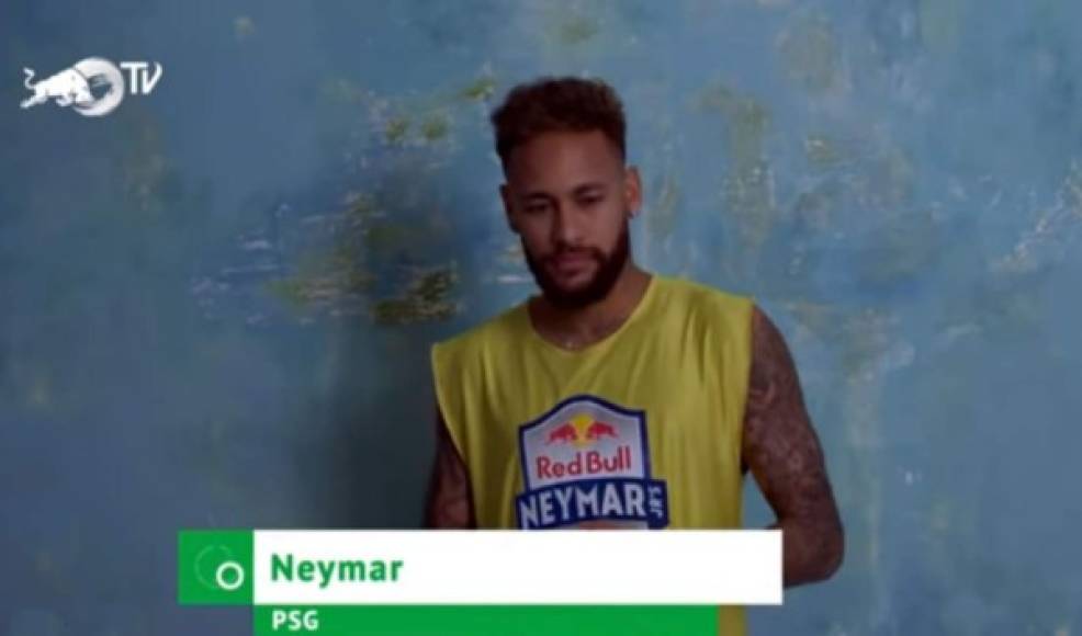 Neymar también nombró a futbolistas con los que le hubiese gustado jugar. 'Hay muchos jugadores con los que me gustaría haber jugado. Romario es uno de ellos. Ronaldo, aunque jugué con él en su despedida. Zidane e Ibrahimovic', dijo en entrevista para Red Bull.