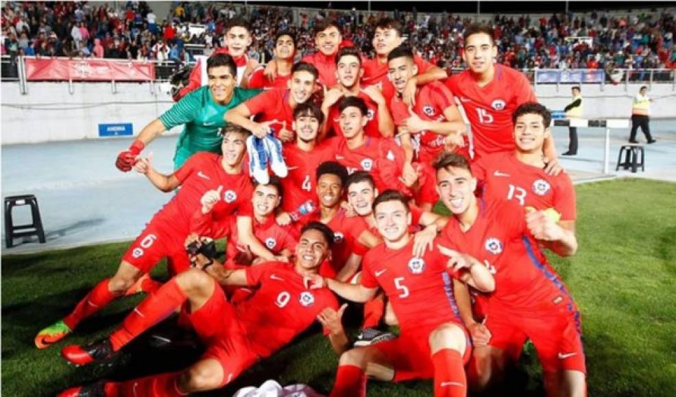 Chile se clasificó al Mundial como subcampeona del Campeonato Sudamericano Sub-17, del que fue su anfitrión. La Rojita, que ganó el Grupo A, venció en el hexagonal final a Venezuela (1-0) y a Colombia (1-0) antes de perder el invicto con Paraguay (0-2). Su triunfo sobre Ecuador (1-0) le aseguró su plaza mundialista y llegar a la última jornada con aspiraciones de ser campeón. Pero Brasil le anotó un gol más que todos sus rivales anteriores combinados y la privó del título (0-5).